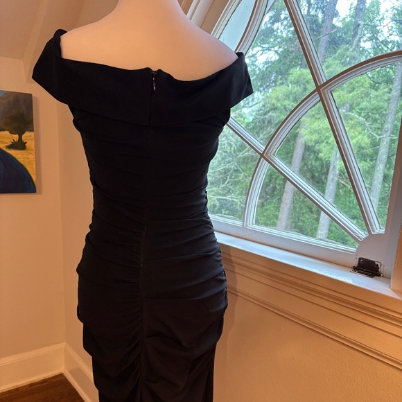 Designer Nichole Miller On Shoulder Neckline Rushed dress body - Picture 4 of 5